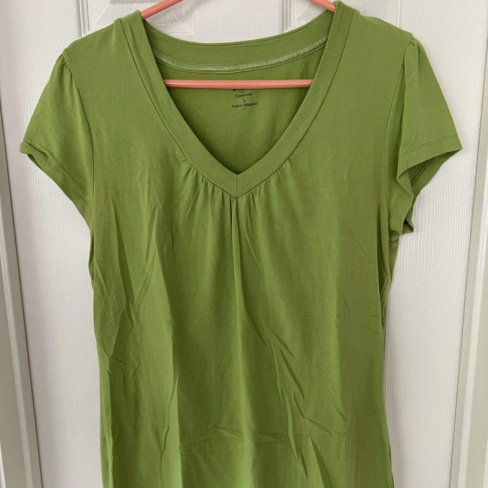 APT 9 green top